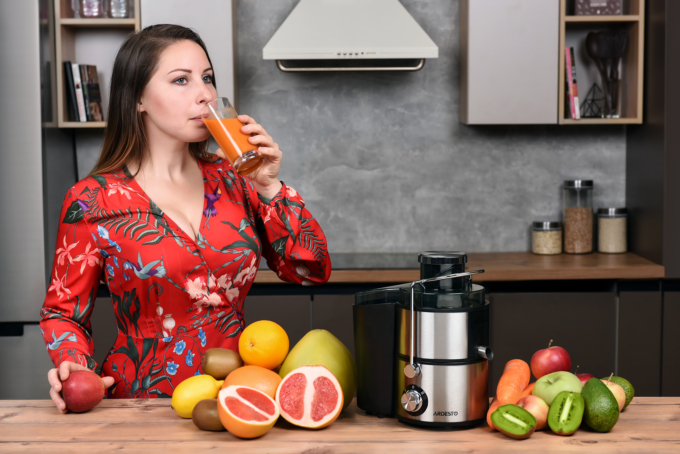 Соковитискач Ardesto відцентрований 1000Вт, чаша-0.5л, жмих-1.5л, пластик/метал, сріблясто-чорний