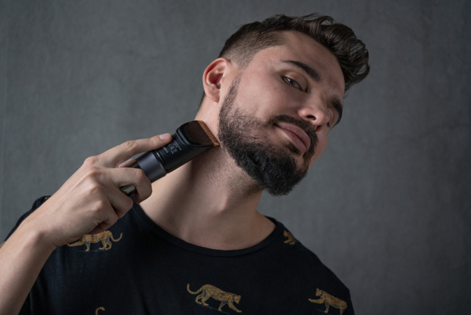Ardesto hair clipper HC-Y40-DBS, 220V+battery, nozzles-4, titanium coating+ceramics, black