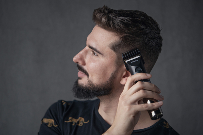 Ardesto hair clipper HC-Y40-DBS, 220V+battery, nozzles-4, titanium coating+ceramics, black