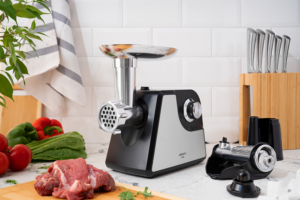 Ardesto meat grinder, 1700W, 1.6kg/min, 2 cutting plates, sausages nozzle, tomato juicer, plastik/metal, black-silver