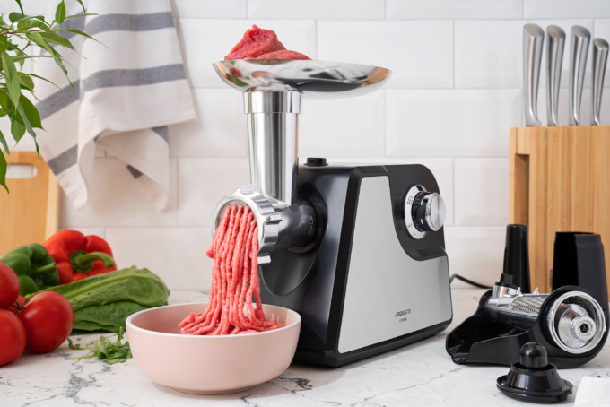 Ardesto meat grinder, 1700W, 1.6kg/min, 2 cutting plates, sausages nozzle, tomato juicer, plastik/metal, black-silver
