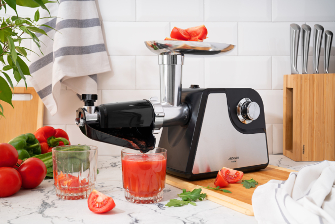 Ardesto meat grinder, 1700W, 1.6kg/min, 2 cutting plates, sausages nozzle, tomato juicer, plastik/metal, black-silver