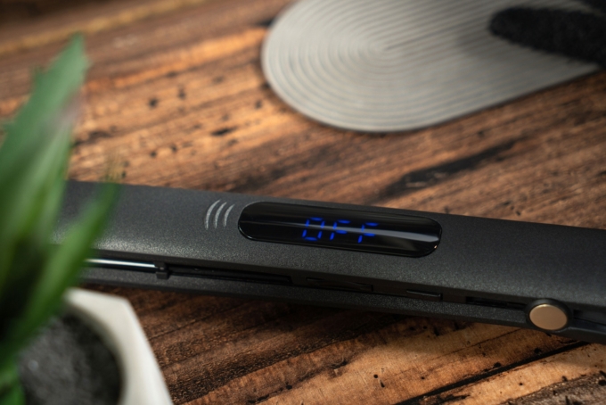 Выпрямитель Ardesto HS-615D, 50Вт, 110-230C, дисплей, керамика, черный