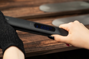 Выпрямитель Ardesto HS-615D, 50Вт, 110-230C, дисплей, керамика, черный