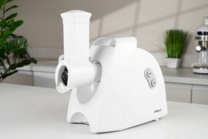Ardesto meat grinder, 1900W, 1.8kg/min, 3 cutting plates, sausages nozzle, 4 vegetable slicer, plastik, white
