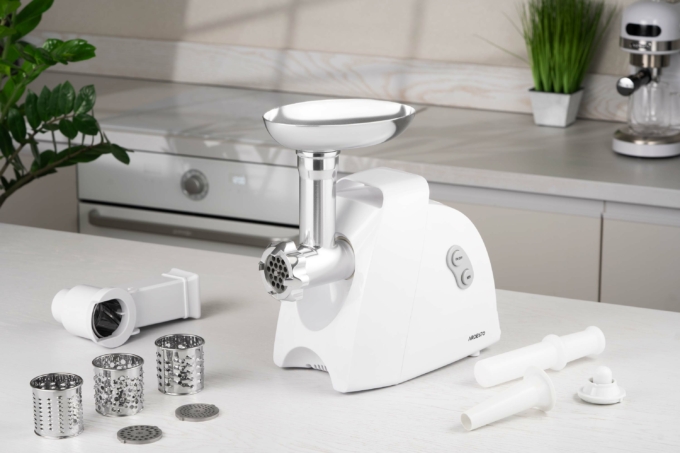 Ardesto meat grinder, 1900W, 1.8kg/min, 3 cutting plates, sausages nozzle, 4 vegetable slicer, plastik, white