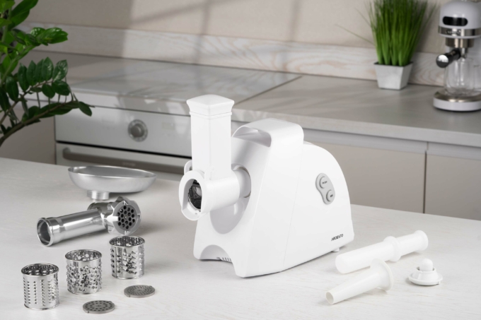 Ardesto meat grinder, 1900W, 1.8kg/min, 3 cutting plates, sausages nozzle, 4 vegetable slicer, plastik, white