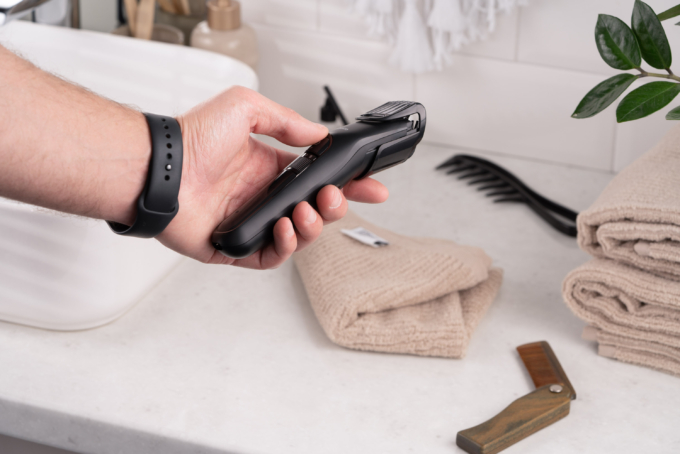 Ardesto hair clipper HC-Y10-B, 220V+battery, nozzles-1, steel, black