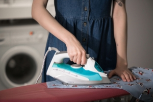 Ardesto iron IR-C2228-TQ, 2200W, 280ml, steam boost-100gr, ceramic soleplate, blue