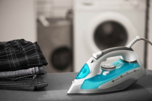 Ardesto iron IR-C2228-TQ, 2200W, 280ml, steam boost-100gr, ceramic soleplate, blue