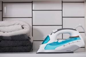 Ardesto iron IR-C2228-TQ, 2200W, 280ml, steam boost-100gr, ceramic soleplate, blue