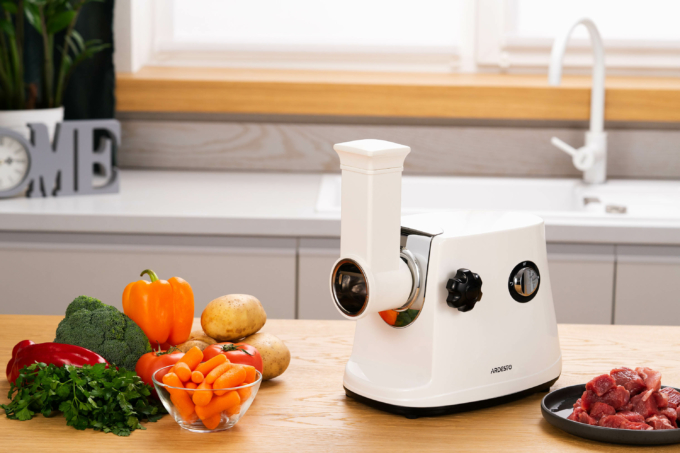 Ardesto meat grinder, 1600W, 1.6kg/min, 3 cutting plates, sausages nozzle, 3 vegetable slicer, plastik, black-silver