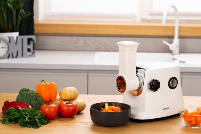 Ardesto meat grinder, 1600W, 1.6kg/min, 3 cutting plates, sausages nozzle, 3 vegetable slicer, plastik, black-silver