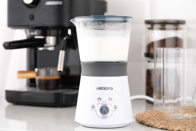 Milk frother&heater Ardesto 300W, tank capacity-330ml, white