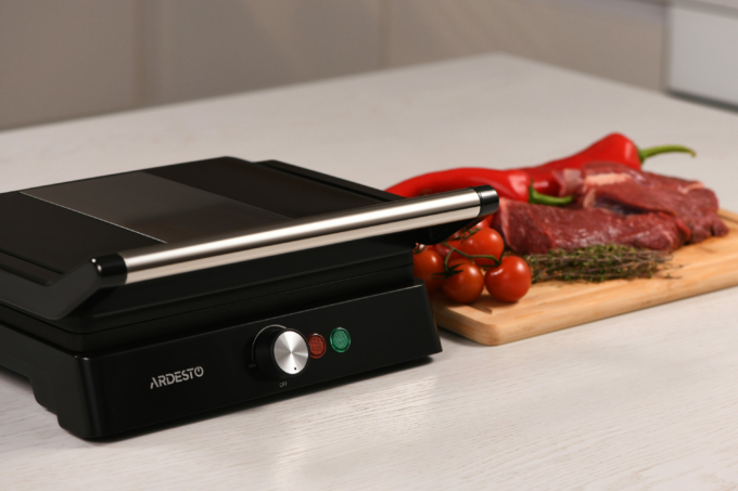 Ardesto grill clamping, 1800W, 180° opening, metal, black-silver