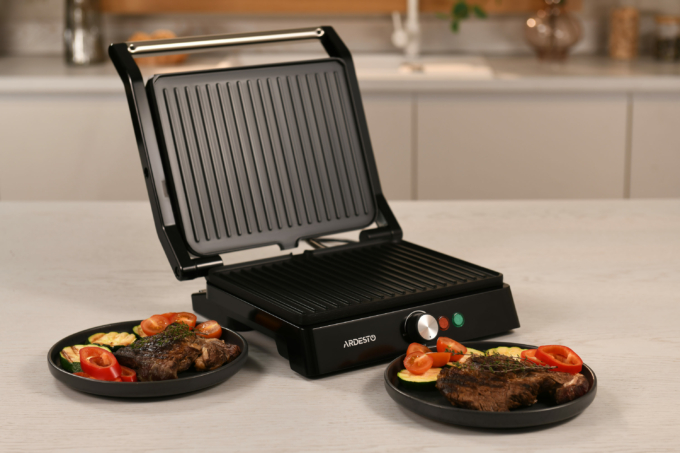 Ardesto grill clamping, 1800W, 180° opening, metal, black-silver