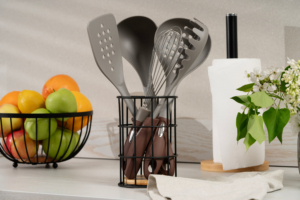 Подставка для столовых приборов Ardesto Midori 11х11х17см, металл, бамбук, черный