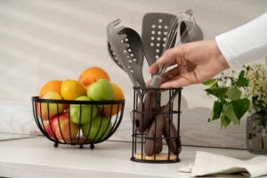 Подставка для столовых приборов Ardesto Midori 11х11х17см, металл, бамбук, черный