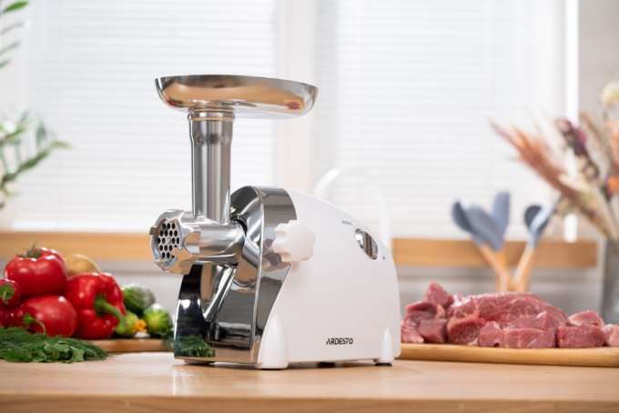 Meat grinder Ardesto, 2000W, prod.-1.9kg/min, 3 cutting plates+for sausag.plates, 3 vegetable slicer, plastik, black-silver