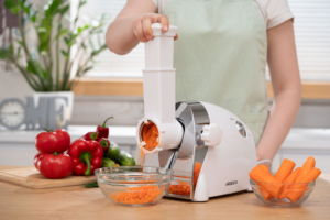 Meat grinder Ardesto, 2000W, prod.-1.9kg/min, 3 cutting plates+for sausag.plates, 3 vegetable slicer, plastik, black-silver