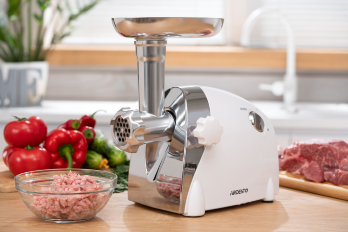 Meat grinder Ardesto, 2000W, prod.-1.9kg/min, 3 cutting plates+for sausag.plates, 3 vegetable slicer, plastik, black-silver