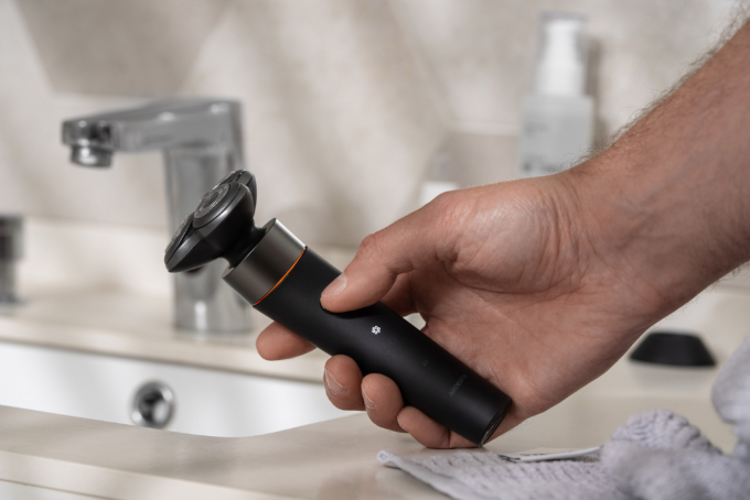 Ardesto electric shaver rotary, 5V,  razor head-3, Li-Ion, dry+wet, black