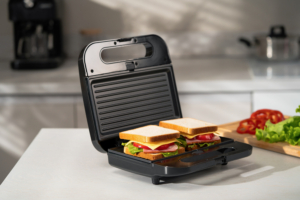 Ardesto multi-maker, 700W, set-5 plates, device body-plastic, black