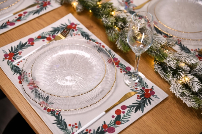 Салфетка сервировочная Ardesto Christmas Happy Holidays 30х45см, 90% полиэстер, 10% хлопок, белый венок