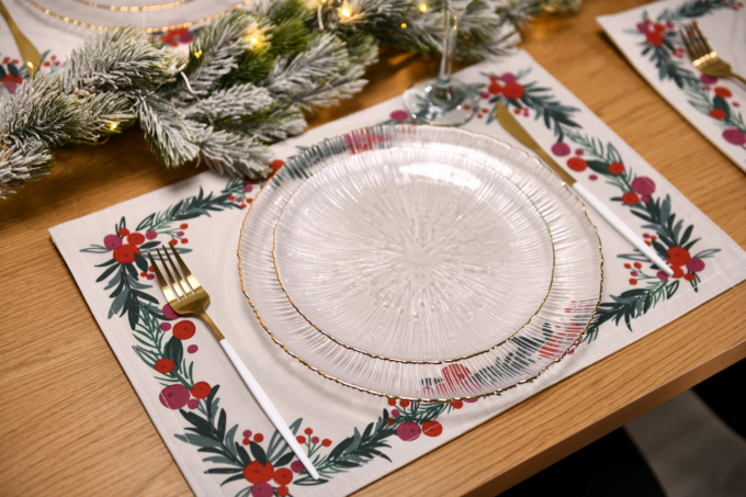 Салфетка сервировочная Ardesto Christmas Happy Holidays 30х45см, 90% полиэстер, 10% хлопок, белый венок