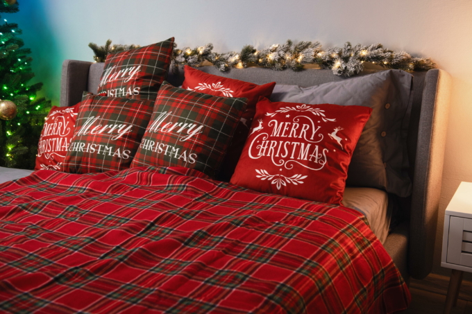 Подушка декор. Ardesto Christmas Happy Holidays 45х45см, 100% полиэстер, клетка зелено-красная