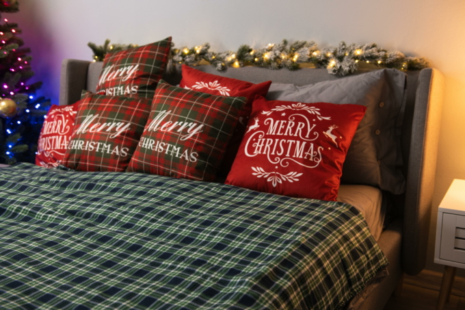 Подушка декор. Ardesto Christmas Happy Holidays 45х45см, 100% полиэстер, клетка зелено-красная