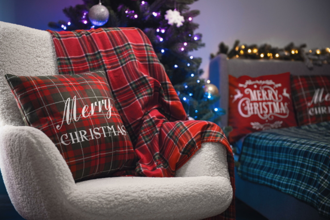 Подушка декор. Ardesto Christmas Happy Holidays 45х45см, 100% полиэстер, клетка зелено-красная