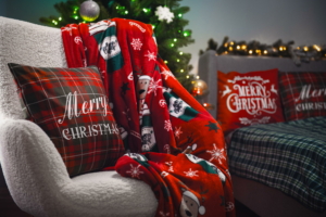 Подушка декор. Ardesto Christmas Happy Holidays 45х45см, 100% полиэстер, клетка зелено-красная