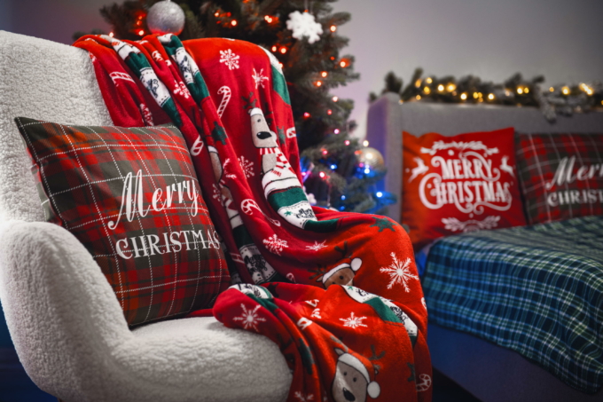 Подушка декор. Ardesto Christmas Happy Holidays 45х45см, 100% полиэстер, клетка зелено-красная