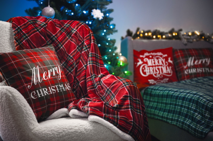 Подушка декор. Ardesto Christmas Happy Holidays 45х45см, 100% полиэстер, клетка зелено-красная