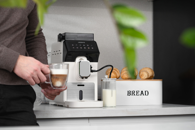 Кавомашина ARDESTO, 2л, зерно, автомат.капуч, дисплей, авторецептів -9, біло-чорний