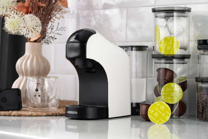 Кавоварка Ardesto капсульна, 0.9л,  капсули Nespresso, Nescafe Dolce Gusto, мелена кава, сенсорне керування, білий