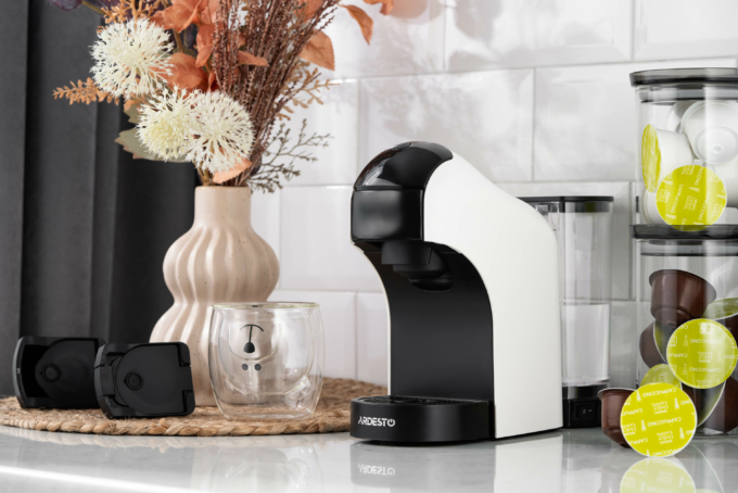 Кавоварка Ardesto капсульна, 0.9л,  капсули Nespresso, Nescafe Dolce Gusto, мелена кава, сенсорне керування, білий