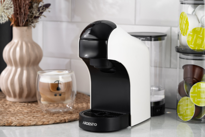 Кавоварка Ardesto капсульна, 0.9л,  капсули Nespresso, Nescafe Dolce Gusto, мелена кава, сенсорне керування, білий