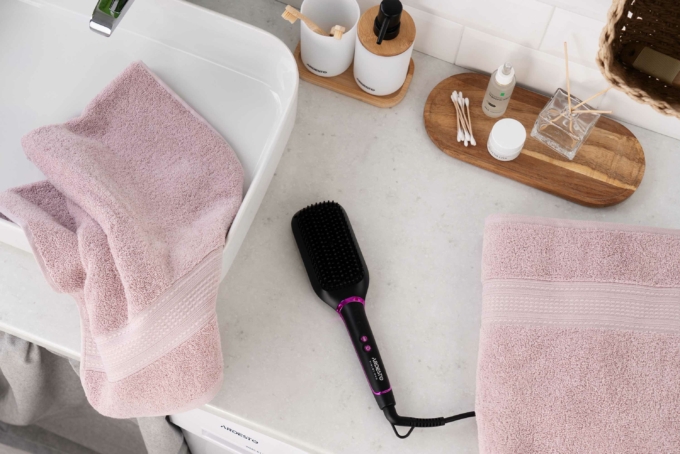 Ardesto straightening brush Violet Pro HSB-Y220PRO, 50V, 130-210C, display, ceramics, black