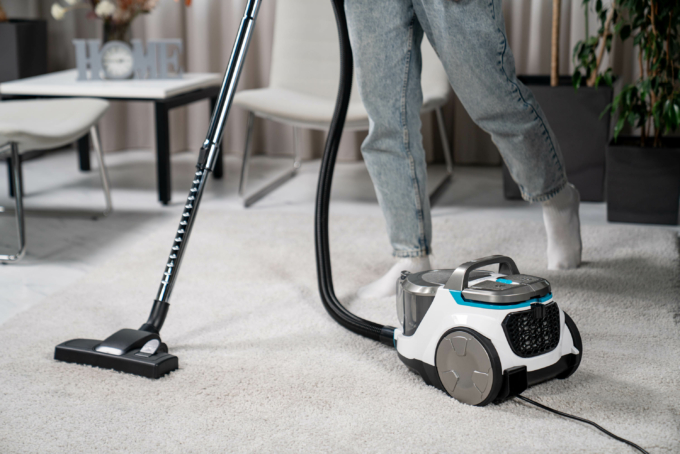 Ardesto VC сontainer , 700W, dust cont -2.5L, НЕРА, white-silver