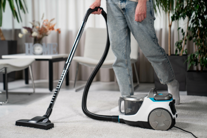 Ardesto VC сontainer , 700W, dust cont -2.5L, НЕРА, white-silver