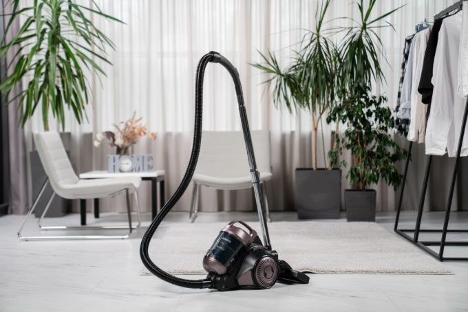 Ardesto VC сontainer , 700W, dust cont -2.5L, НЕРА, black-bronze