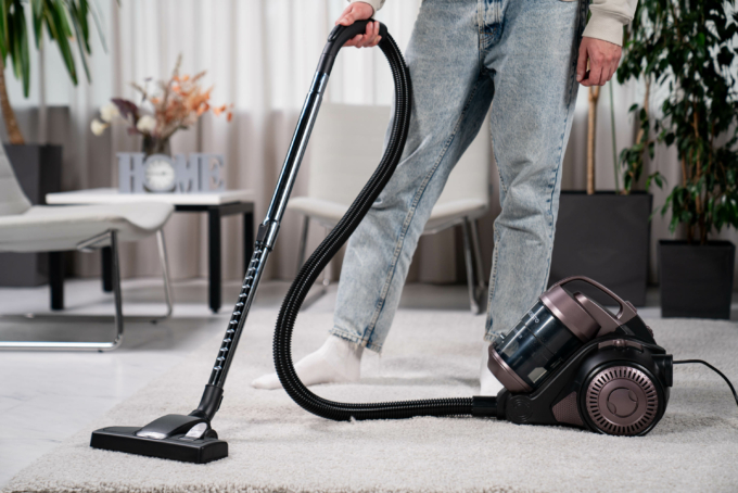 Ardesto VC сontainer , 700W, dust cont -2.5L, НЕРА, black-bronze