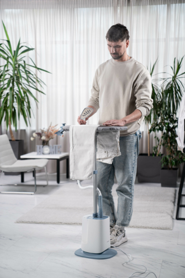 Ardesto steamer vertical IR-S26, 1800W, 2600ml, hanger, inox soleplate, white+gray