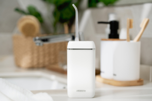 Irrigator ARDESTO portable, cup 140 ml, Li-ion included, white