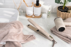 Hair straightener ARDESTO Rearl Cream 50W, 140-230C, ceramics, beige