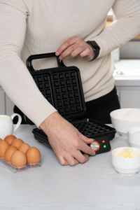 Вафельница ARDESTO  1200Вт, прямоугольные вафли, глубокие пластины, корпус-пластик, черный