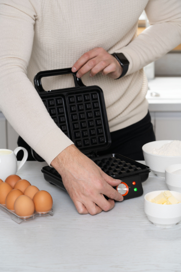 Вафельница ARDESTO  1200Вт, прямоугольные вафли, глубокие пластины, корпус-пластик, черный