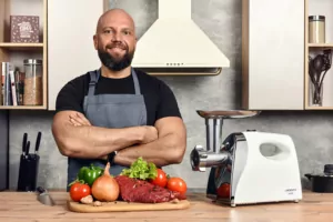 Ardesto meat grinder, 1800W, 2kg/min, 3 cutting plates, sausages nozzle, tomato juicer, plastik, white-silver
